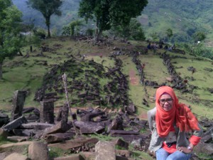 Mejeng di Puncak Gunung Padang