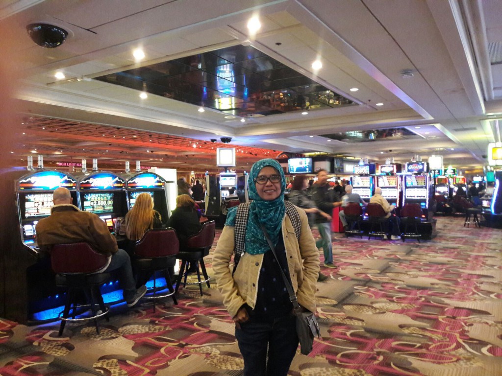 jilbabers goes to Casino? you mean it!